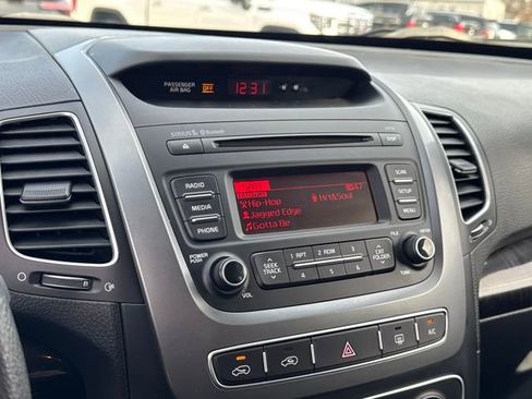 Used 2014 Kia Sorento LX image 17