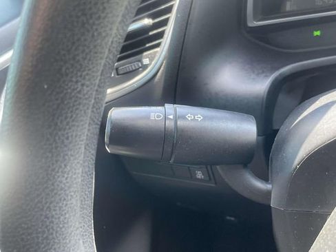Used 2018 MAZDA MAZDA3 Sport FWD image 31