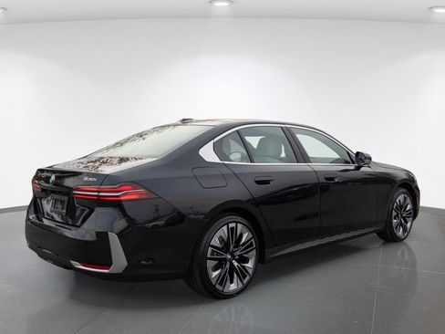 New 2026 BMW 530i xDrive w/ Premium Package image 9