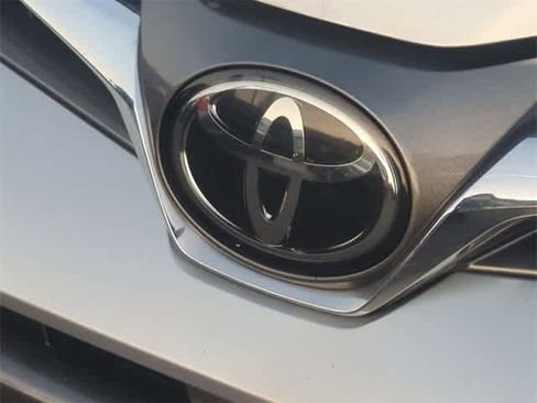 Used 2020 Toyota Sienna XLE image 12