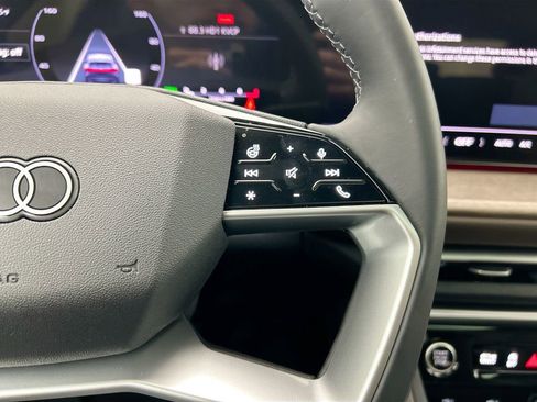 Used 2025 Audi Q5 Premium Plus w/ Premium Plus image 13