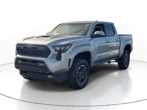 Certified 2025 Toyota Tacoma TRD Sport image 2