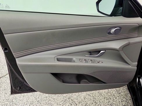 Used 2023 Hyundai Elantra SEL w/ Convenience Package FWD image 10