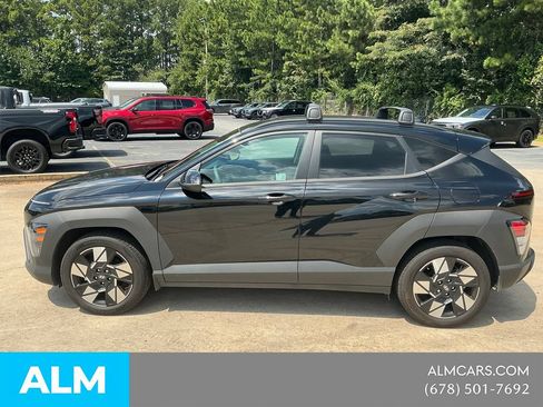 Used 2025 Hyundai Kona SEL FWD image 2