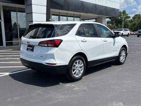 Used 2023 Chevrolet Equinox LS w/ LS Convenience Package image 4
