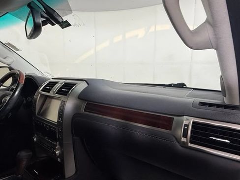 Used 2016 Lexus GX 460 w/ Premium Package AWD/4WD image 20