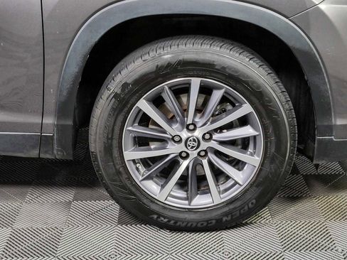 Used 2019 Toyota Highlander XLE FWD image 40