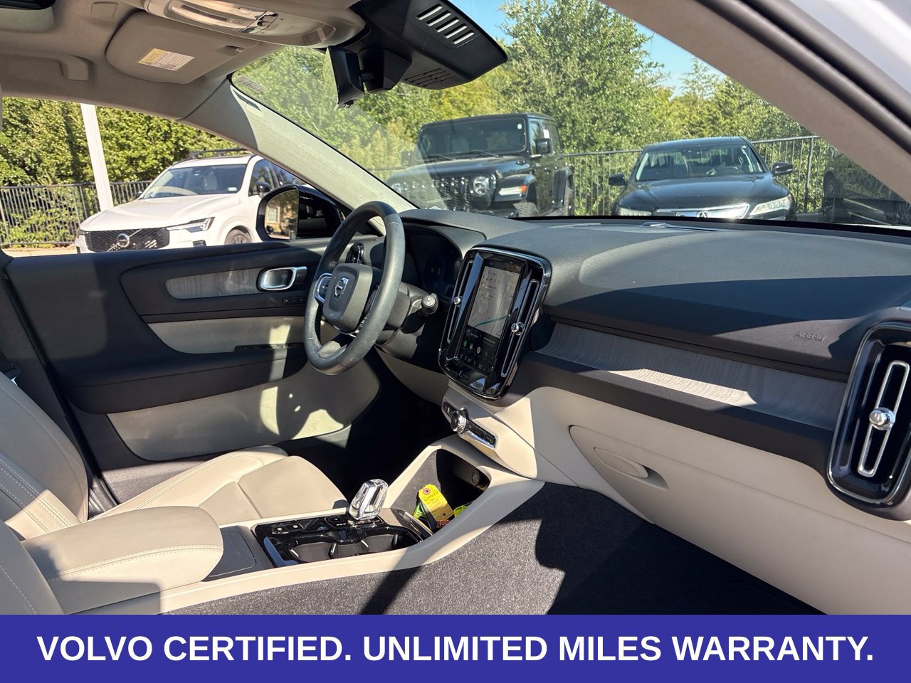 Certified 2024 Volvo XC40 B5 Plus w/ Protection Package Premier AWD/4WD image 17