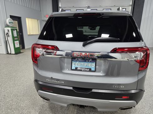 Certified 2023 GMC Acadia SLT w/ Technology Package image 4