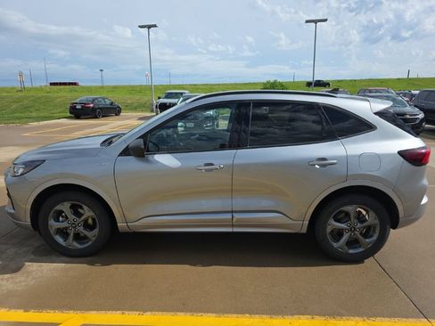 Used 2024 Ford Escape ST-Line w/ Tech Pack #1 AWD/4WD image 8