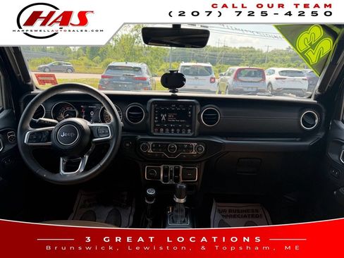 Used 2023 Jeep Wrangler Unlimited Sahara w/ Cold Weather Group AWD/4WD image 15