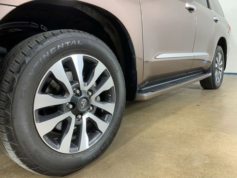 Used 2018 Toyota Sequoia Limited w/ Safety & Convenience Package AWD/4WD image 2