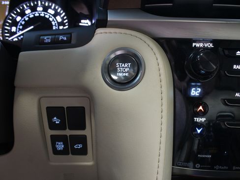 Used 2019 Lexus LX 570 4WD image 60