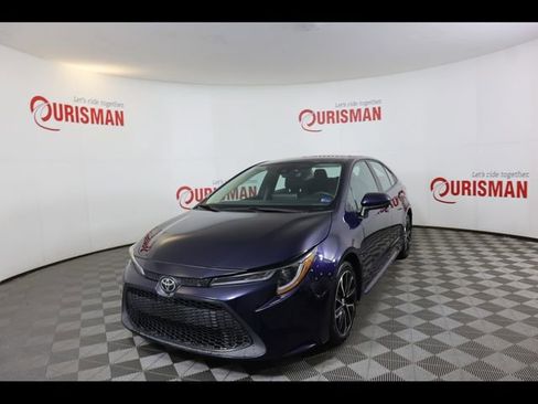 Used 2021 Toyota Corolla LE image 2