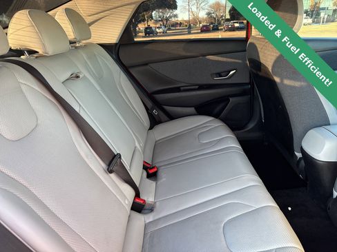 Used 2022 Hyundai Elantra Limited image 17