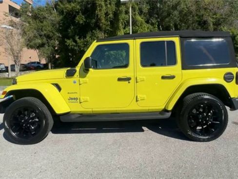 Used 2022 Jeep Wrangler Unlimited Sahara w/ Safety Group image 16