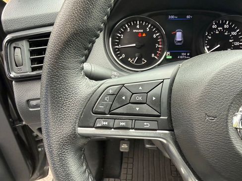 Used 2020 Nissan Rogue SV FWD image 11