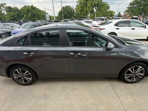 Used 2022 Kia Forte LXS FWD image 7