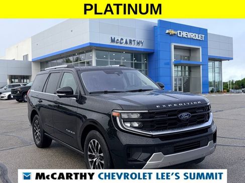 Used 2025 Ford Expedition Platinum AWD/4WD image 1