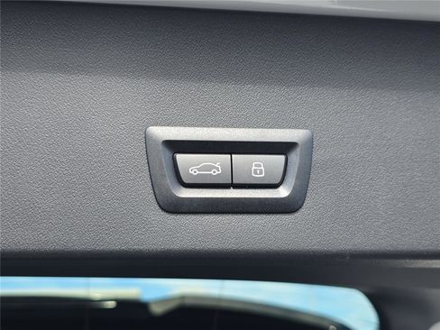 Used 2025 BMW X3 M50 w/ Premium Package image 9