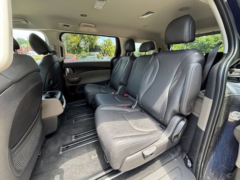 Used 2026 Kia Carnival FWD image 32