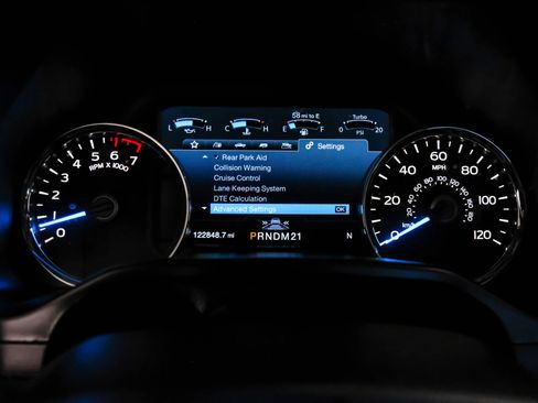 Used 2015 Ford F150 Platinum w/ Equipment Group 701A Luxury image 18