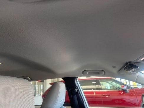 Used 2025 Toyota Corolla Cross LE image 9