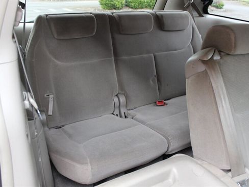Used 2004 Toyota Sienna LE w/ LE Pkg 7 FWD image 16