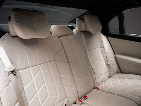 Used 2024 BMW i7 xDrive60 image 64