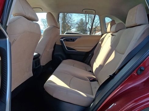 Used 2019 Toyota RAV4 LE image 10