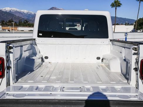 Used 2023 Jeep Gladiator Overland image 26