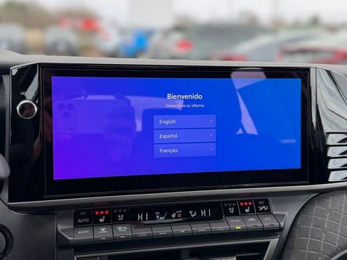 Used 2025 Toyota Camry XLE image 12