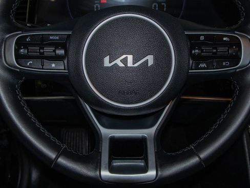 Used 2025 Kia Sportage EX image 12