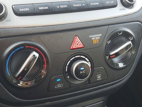 Used 2020 Hyundai Accent SE FWD image 24