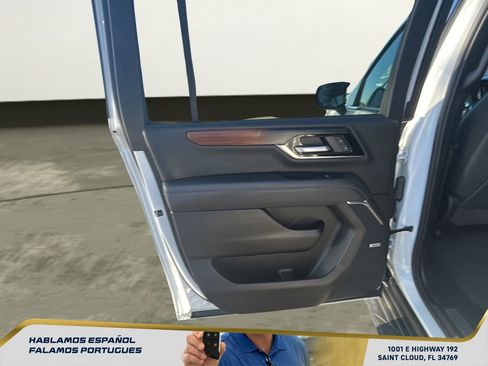 Used 2025 GMC Yukon XL Denali AWD/4WD image 26