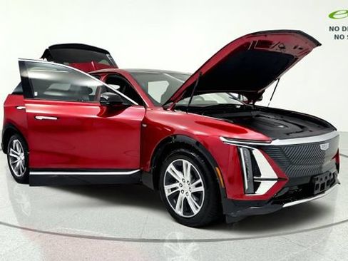 Used 2024 Cadillac Lyriq Tech w/ LPO, Floor Liner Package AWD/4WD image 11
