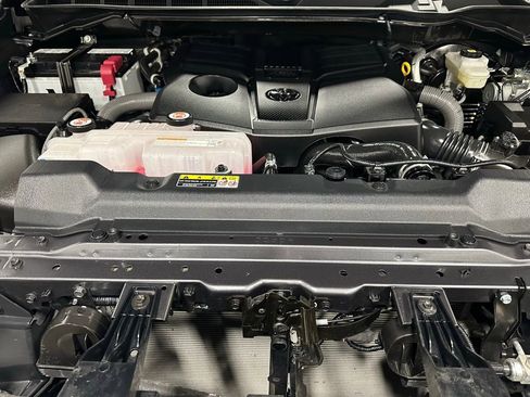 Used 2025 Toyota Tundra Platinum w/ TRD Off-Road Package AWD/4WD image 72