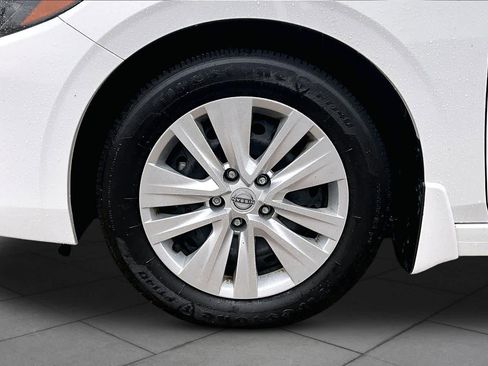 Certified 2025 Nissan Sentra S FWD image 10