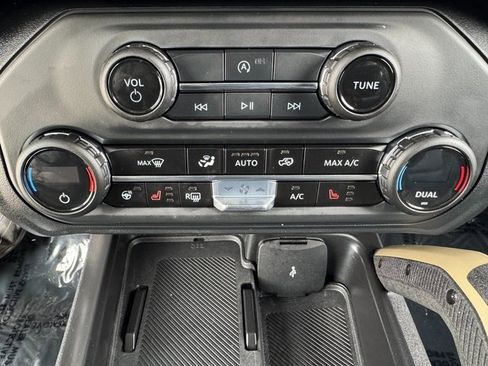 Used 2025 Ford Bronco Badlands image 25