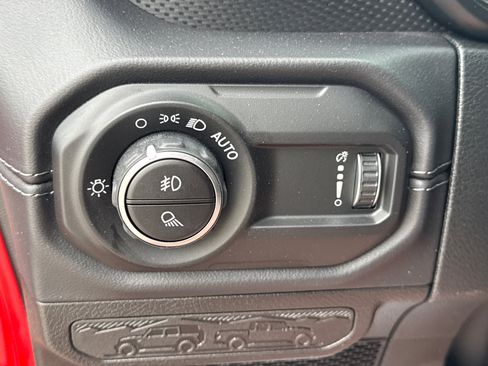 Used 2025 Jeep Gladiator Mojave w/ Safety Group image 29