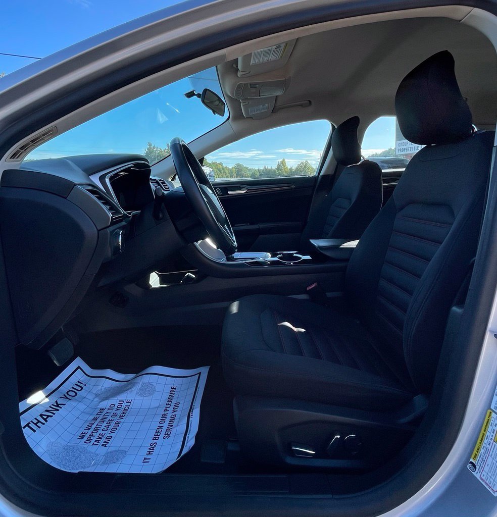 Used 2014 Ford Fusion SE FWD image 13