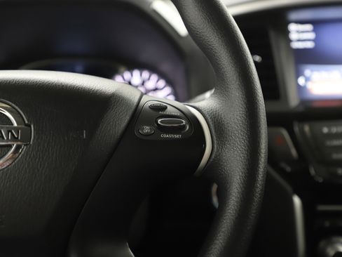 Used 2019 Nissan Pathfinder S image 31