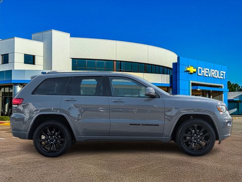 Used 2020 Jeep Grand Cherokee Altitude RWD image 8