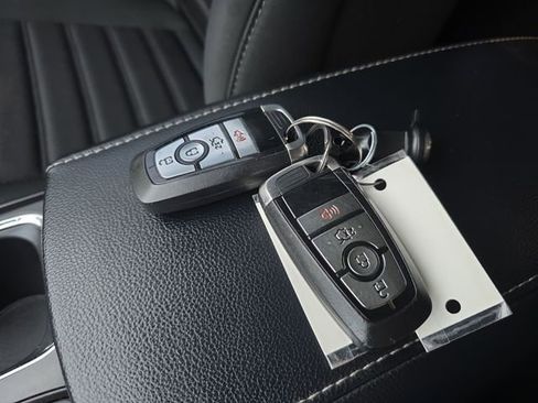 Used 2018 Ford Fusion SE image 30