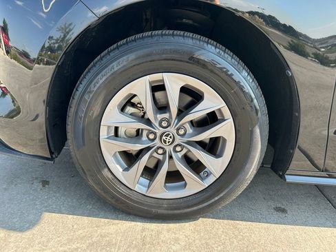 Used 2023 Toyota Sienna XLE w/ XLE Plus Package AWD/4WD image 30