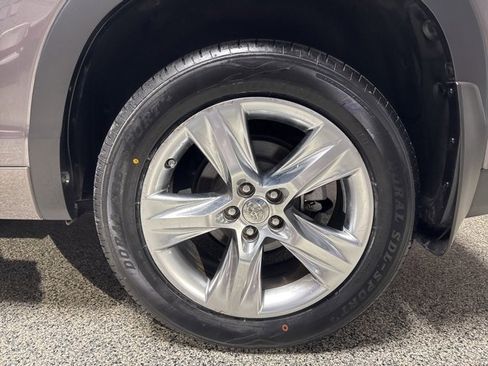 Used 2015 Toyota Highlander Limited image 19