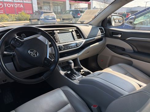 Used 2019 Toyota Highlander Limited w/ Protection Package #3 image 15