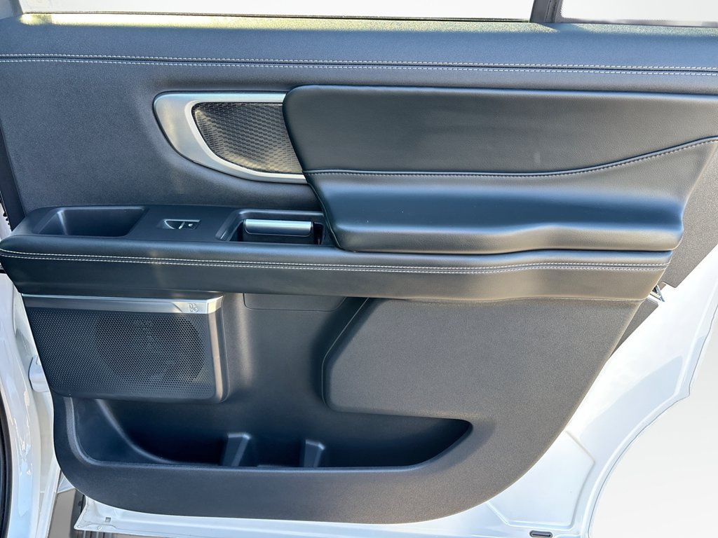 Certified 2025 Ford Expedition Max Platinum w/ Stealth Appearance Package AWD/4WD image 17