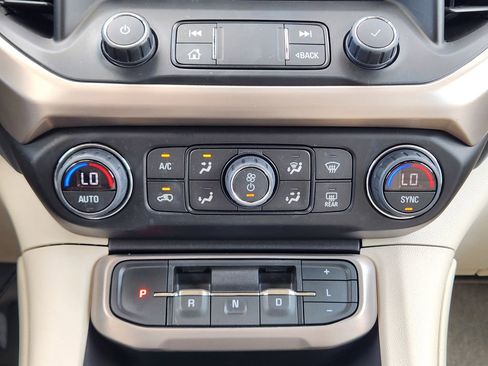 Used 2022 GMC Acadia Denali FWD image 19