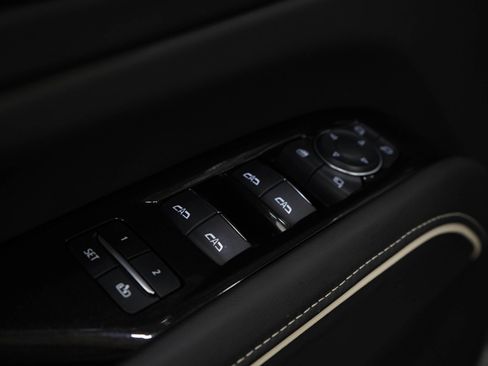 Used 2024 Cadillac Escalade Premium Luxury Platinum AWD/4WD image 23